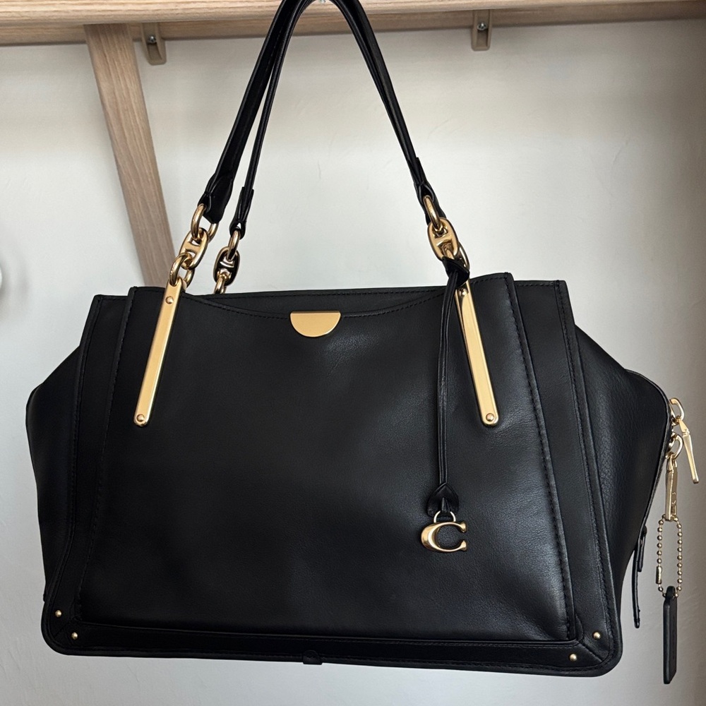 Coach Elegant Black Leather Handbag
